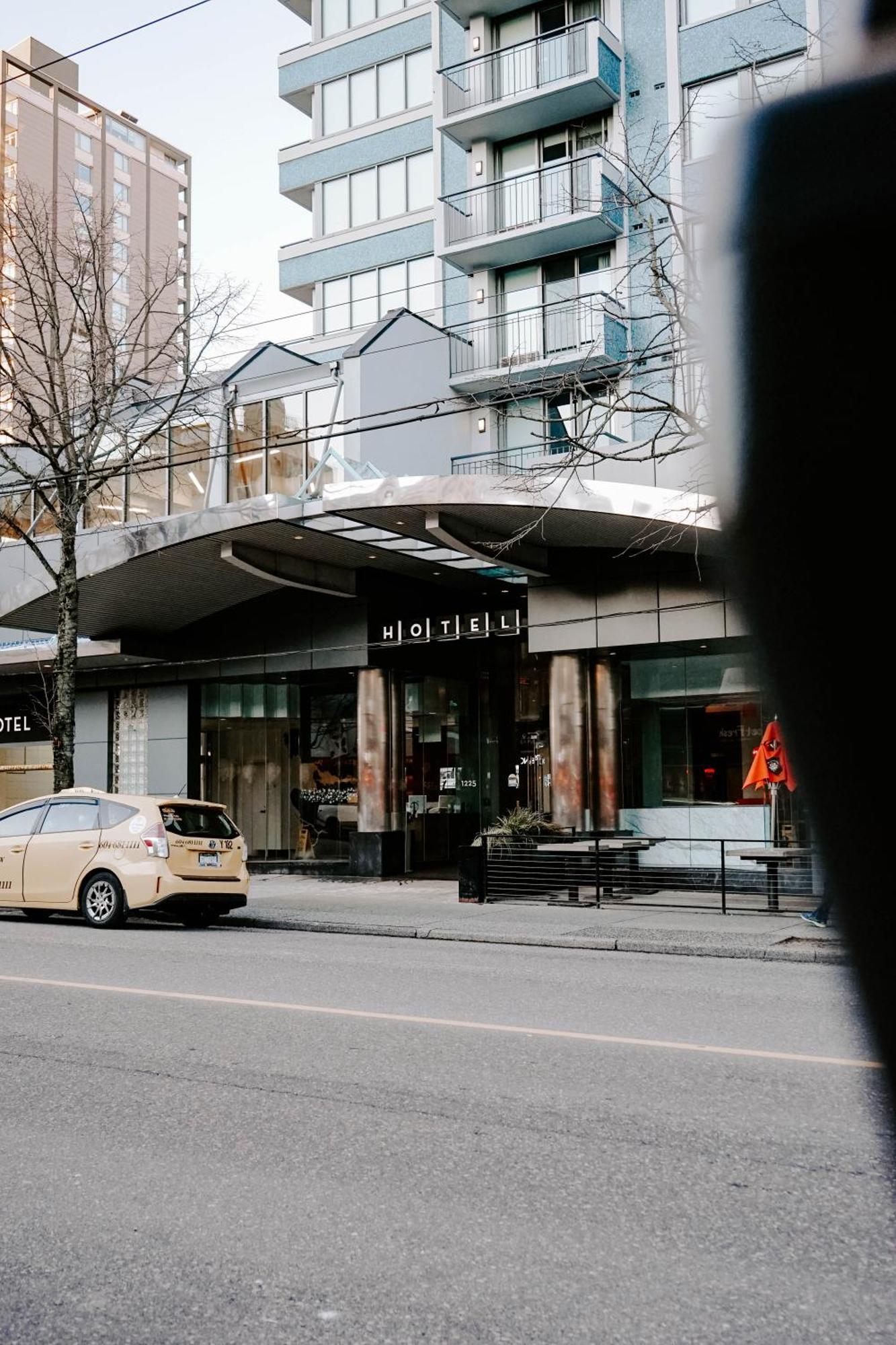 Blue Horizon Hotel Vancouver Exterior photo